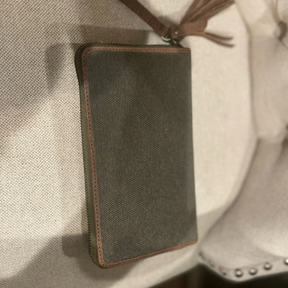 STS Ranch Wear Zip Around Clutch Wristlet Wallet. Cross posted. - Picture 4 of 11